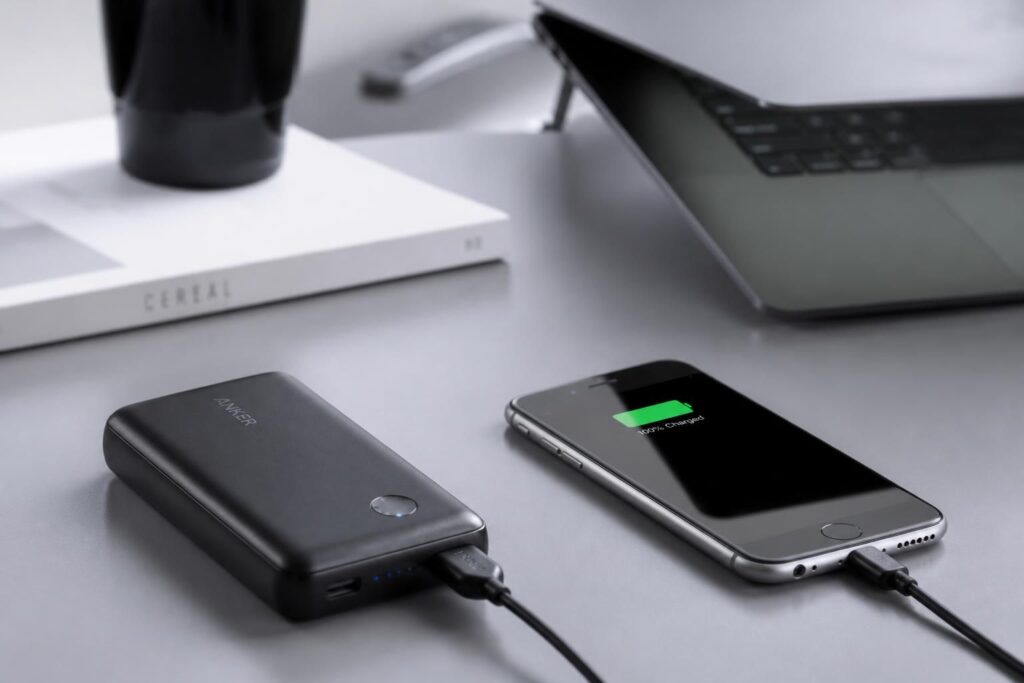 découvrez le test complet et les caractéristiques de la power bank anker powercore 10 000, une batterie externe compacte et puissante idéale pour recharger vos appareils en toute mobilité.